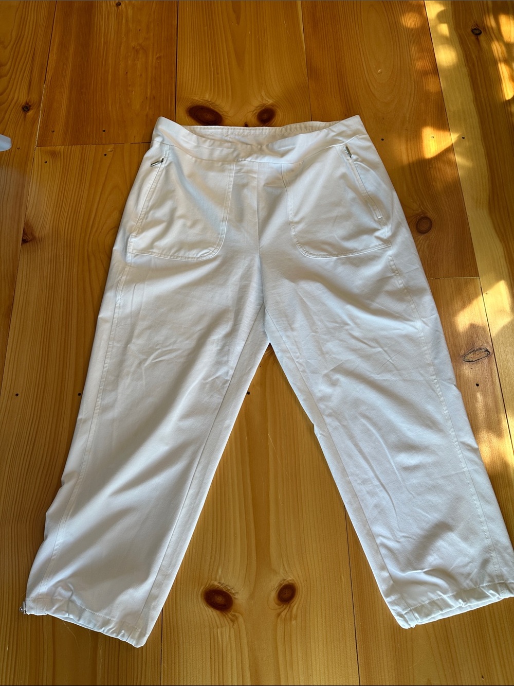 Chico's White Cropped Pull-On Pants